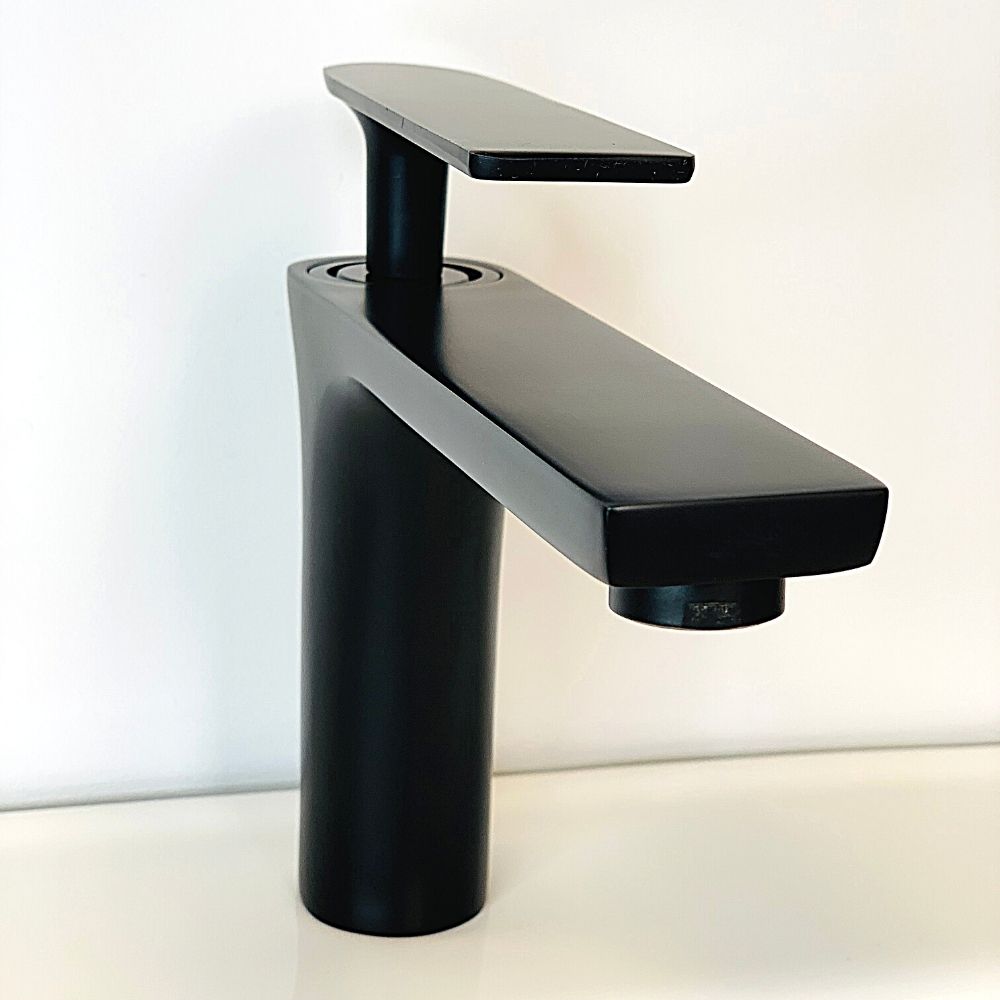 white and gold tap faucet