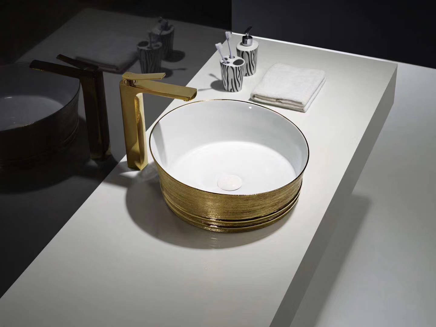 lavabo de salle de bain élégant or blanc